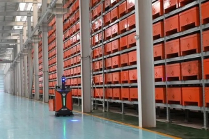 搬运货物也用上AI 这家甬企研发的智慧物流机器人很“聪明”