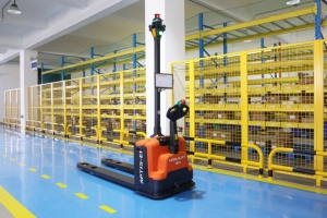 诺力自动化搬运车APT15：智慧物流 引领变革