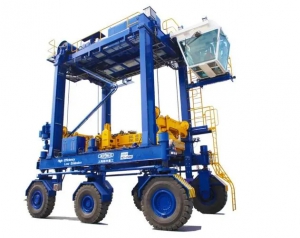 硕博电子电机电驱一体化解决方案在港口跨运车的应用