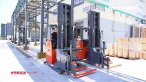 MiMA米玛人下型三向堆垛式叉车一站式交付，助力化工企业打造安全高效仓储管理模式！