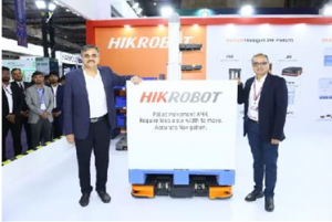 海康机器人在印度推出QF-1000叉车潜伏式移动机器人