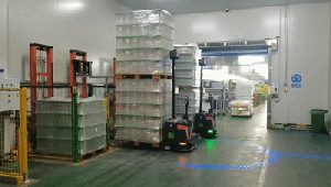 “小千斤”案例集 | 艾吉威无人叉车助力新"食"代包装仓储物流数智化升级