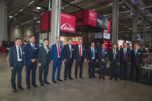 山东代表团拜访凯傲旗下林德物料搬运体验中心