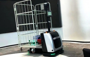 艾吉威全球首台AI语音交互AGV小千斤武汉成功发布