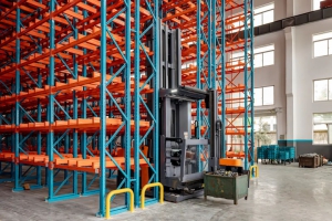 客户案例|卓一VNA人上行三向叉车助力五金制造企业突破仓储效能及拣选效率瓶颈！