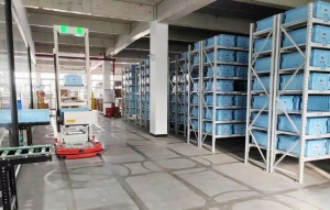 AGV智能机器人自主行驶，精准、高效完成各项作业