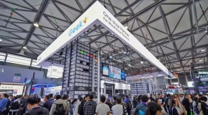 极智嘉CeMAT惊喜不断！托盘到人方案首秀，首款纯视觉机器人首展……