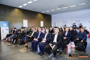 数智赋能、智慧搬运——2024中国工业车辆与移动机器人数智化发展高峰论坛在上海成功召开