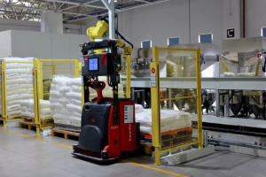 桐乡的生产车间里，AGV机器人成新“工友”