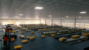 波司登温暖升级，立镖机器人助力 “狂飙”！