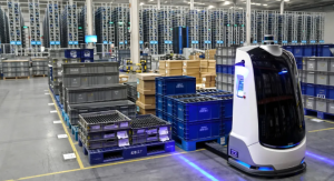 UQI优奇无人叉车与人形机器人协作实现物流无人化 助力领克汽车工厂智能化升级