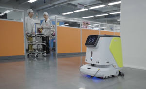 智慧工厂的“机器人军团”丨看普渡机器人如何赋能欣旺达工厂的生产生态