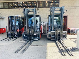 博索尼:4-2托盘叉,轴导承型号6-54带侧移