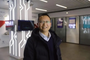 《齐鲁晚报 · 齐鲁壹点》专访蓝芯科技：行业首创，给机器人装上了“眼睛”