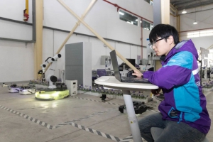 多款新产品项目“齐头并进” 武汉经开区民营企业人形移动机器人年内量产