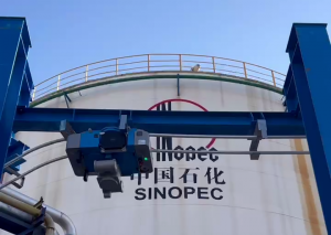 室外高空作业，智能巡检机器人风雨无阻守护石化厂区安全