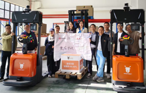 木蚁智慧工厂开放日，无人叉车秀实力，产业经济学家解码关税迷局