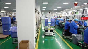 沉浸式带您了解，AMR搬运机器人如何助力工厂焕新升级