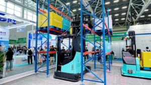 K、O、SE、X，劢微机器人携无人叉车解决方案亮相LET 2025
