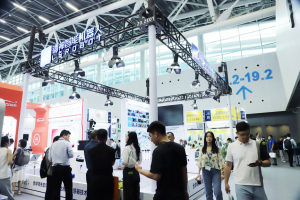 镭神智能携3D SLAM无人叉车亮相LET 2025，为室外复杂场景物料搬运赋能