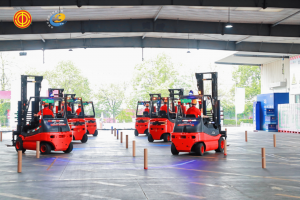 林德叉车助力2025年成都百万职工技能大赛起重装卸机械操作工（叉车司机）技能比赛