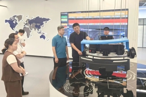 杭实集团郭东晓带队调研物流智能机器人公司