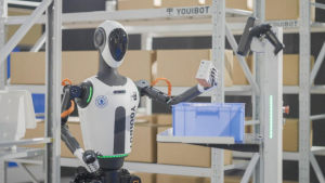 人形机器人凌枢全球首发，工业具身智能迈入跨场景集群作业时代