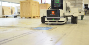 戴姆勒卡车采用 Wiferion 技术实现 AMR 运行中无线充电