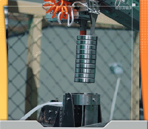 从千钧承转到毫厘智控：看机器人如何在哈轴工厂“智慧穿行”