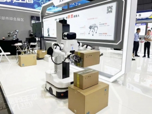 威宝亮相2025工博会，会干活的人形机器人真香