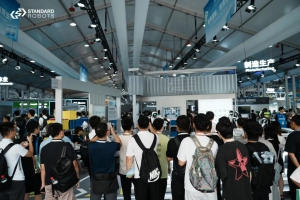 斯坦德机器人C位亮相云栖大会2025