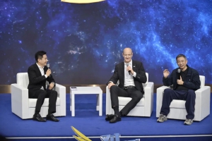 再上央视｜西门子CEO博乐仁对话王坚院士：“AI +工业”最终走向何方？