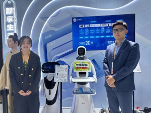 进博会现场直击！穿山甲机器人“双星”齐亮相