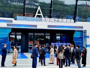 坤达移动储能机器人亮相2025年