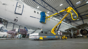 在飞机结冰前先洗干净--Nordic Dino机器人让冬季除冰事半功倍