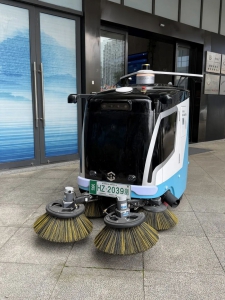 杭州首台！赛特智能1吨级纯无人清扫车正式挂牌上路