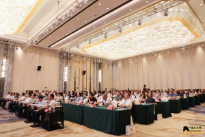 数启未来 智驭仓储--中燕叉车携手林工智能发布无人叉车新技术