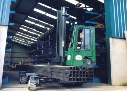 爱尔兰康姆比(COMBILIFT)C6000内燃插腿式叉车 C6000